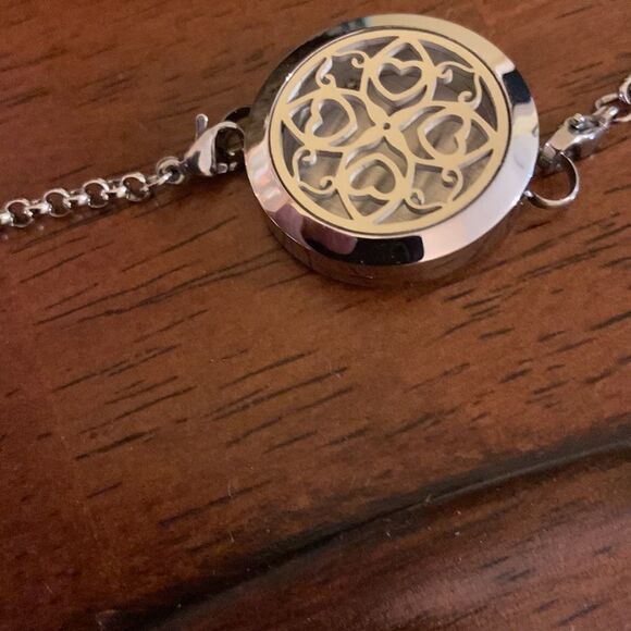 Stainless steel essential oils bracelet/locket with eight pads for your oils. - Picture 3 of 6